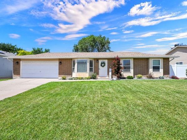 1236 W 1975 S, Woods Cross, UT 84087