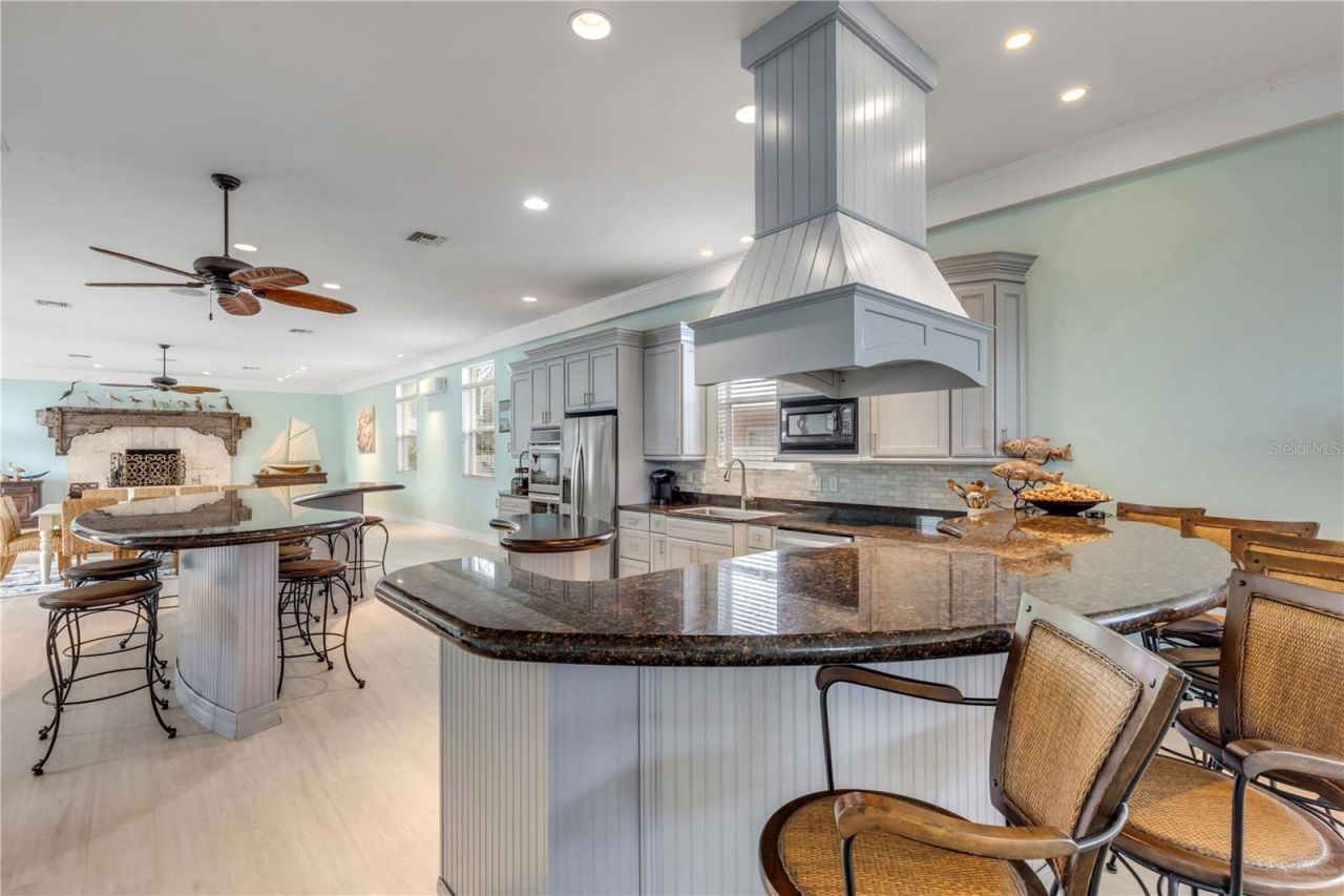 708 Ocean Avenue, New Smyrna Beach, FL 32169 Photo