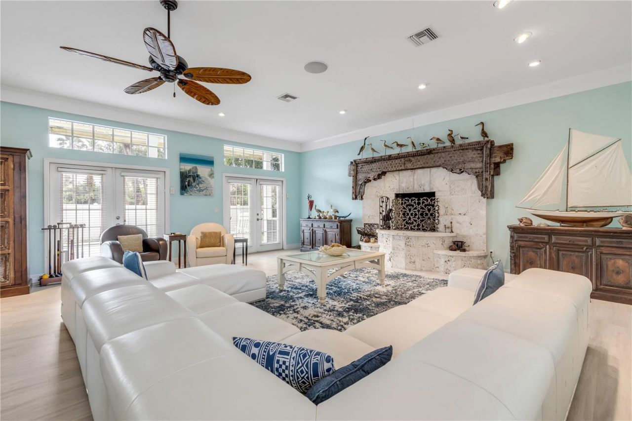 708 Ocean Avenue, New Smyrna Beach, FL 32169 Photo