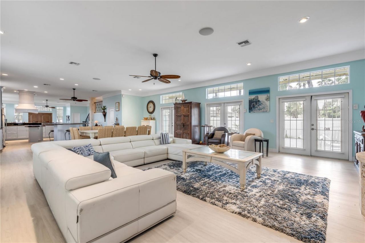 708 Ocean Avenue, New Smyrna Beach, FL 32169 Photo