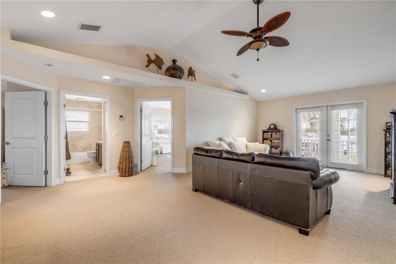 708 Ocean Avenue, New Smyrna Beach, FL 32169 Photo