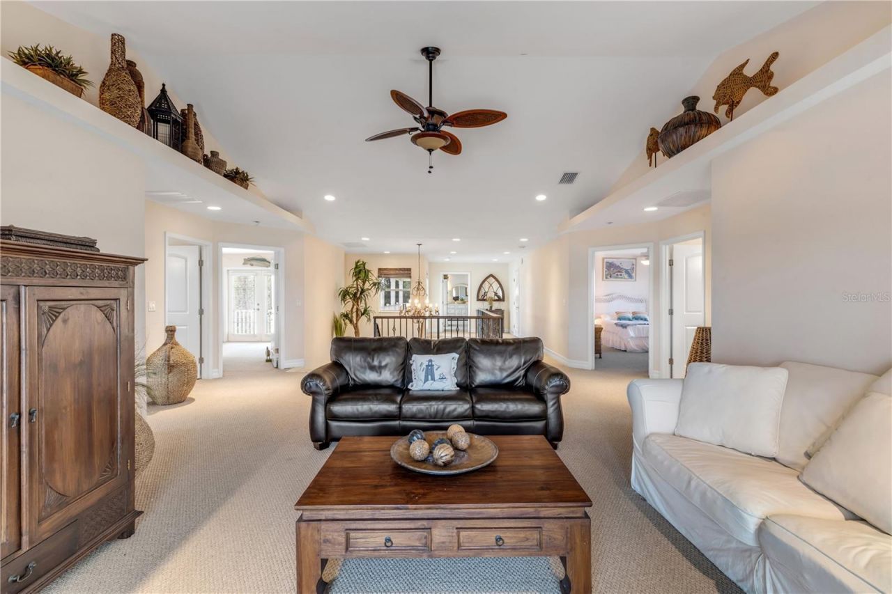 708 Ocean Avenue, New Smyrna Beach, FL 32169 Photo