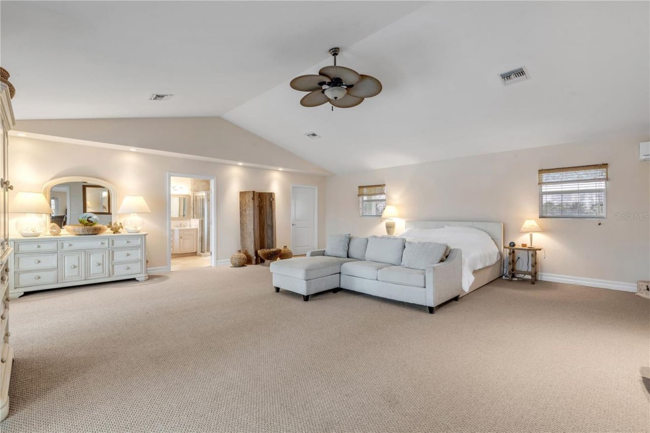 708 Ocean Avenue, New Smyrna Beach, FL 32169 Photo