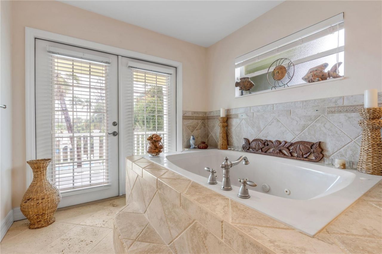 708 Ocean Avenue, New Smyrna Beach, FL 32169 Photo