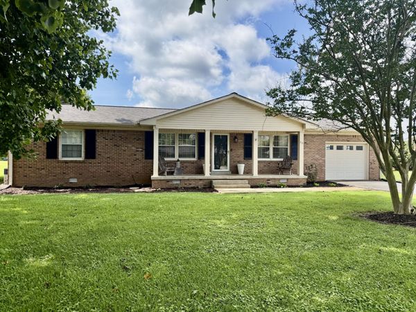 713 Lloyd St , Lawrenceburg, TN 38464