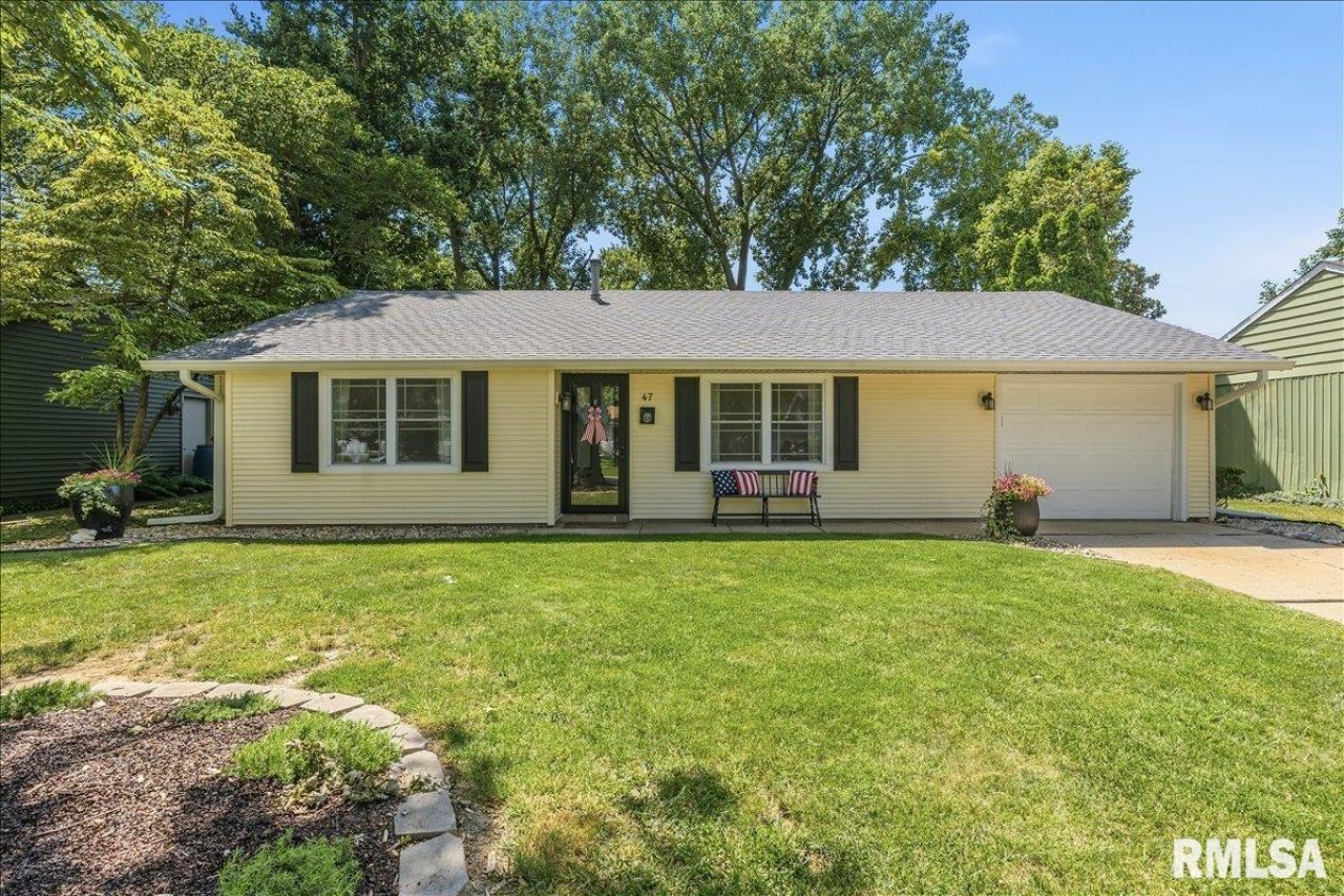 47 Nottingham Drive, Chatham, IL 62629 Main Photo