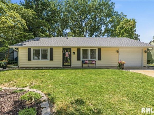 47 NOTTINGHAM Drive, Chatham, IL 62629