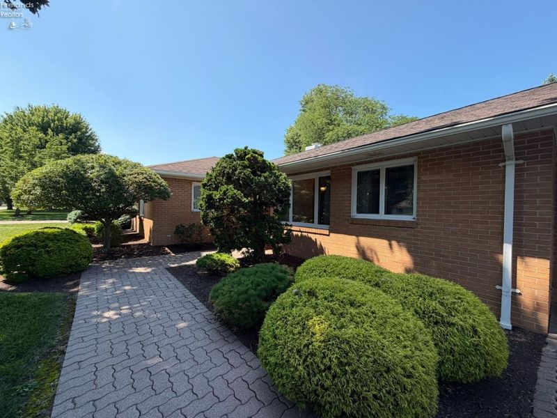 2017 Hull Road, Sandusky, OH 44870 Photo 2