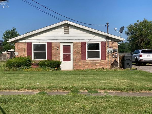 327 Keefer, Willard, OH 44890