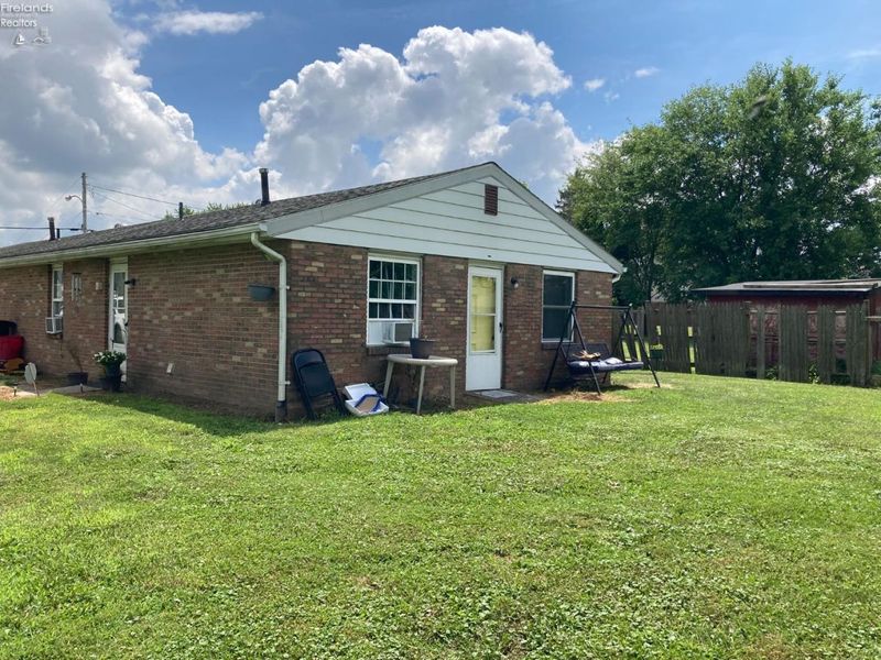 327 Keefer, Willard, OH 44890 Photo 10