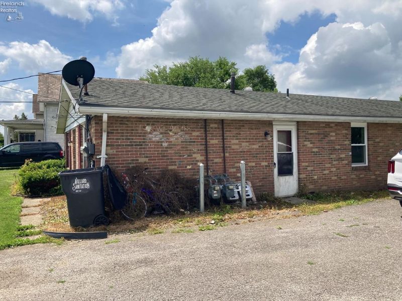 327 Keefer, Willard, OH 44890 Photo 11