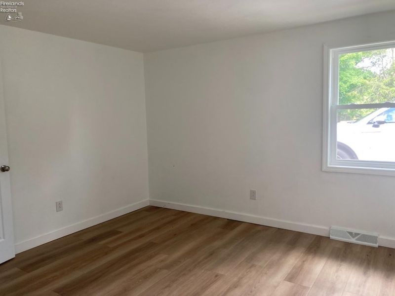 327 Keefer, Willard, OH 44890 Photo 16