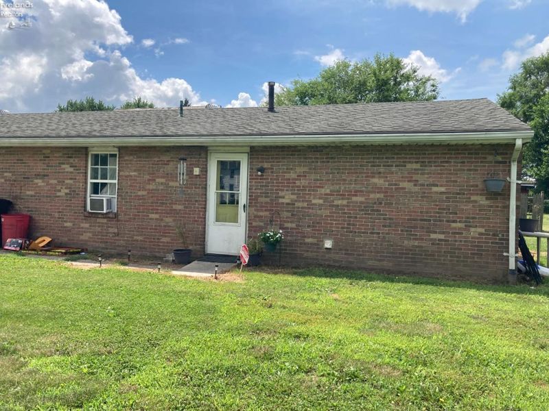 327 Keefer, Willard, OH 44890 Photo 9