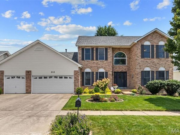 212 Harbour Pointe Drive , Wildwood, MO 63040