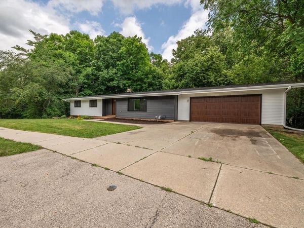 2421 Skyline DRIVE, West Bend, WI 53090