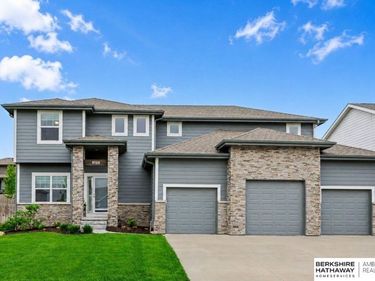 8126 S 196 Street, Gretna, NE 68028