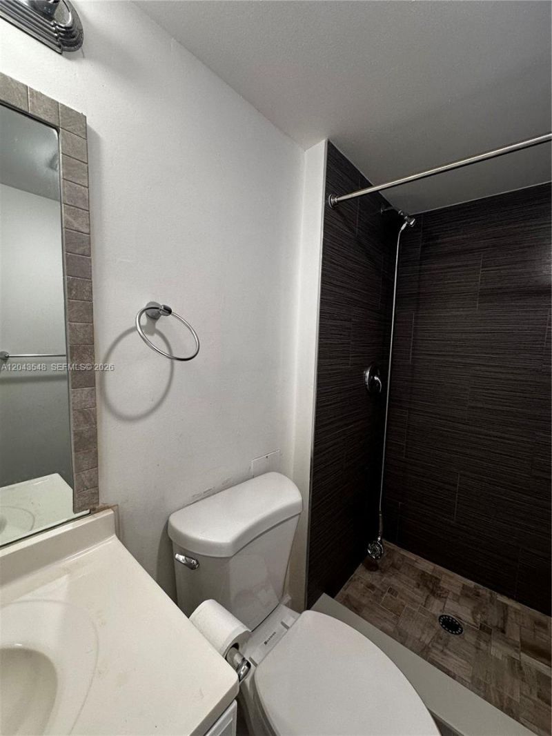 3475 N Country Club Dr , Unit 315, Aventura, FL 33180 Photo