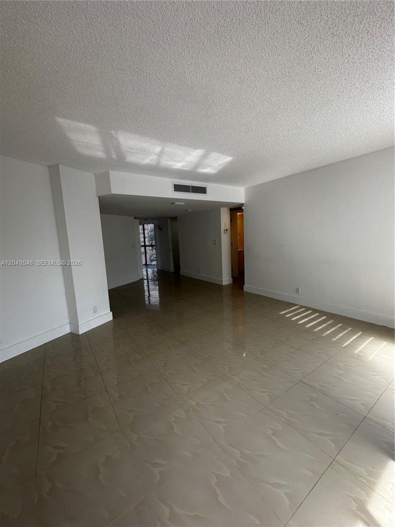 3475 N Country Club Dr , Unit 315, Aventura, FL 33180 Photo