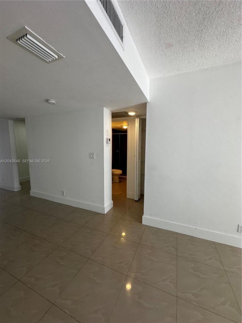 3475 N Country Club Dr , Unit 315, Aventura, FL 33180 Photo
