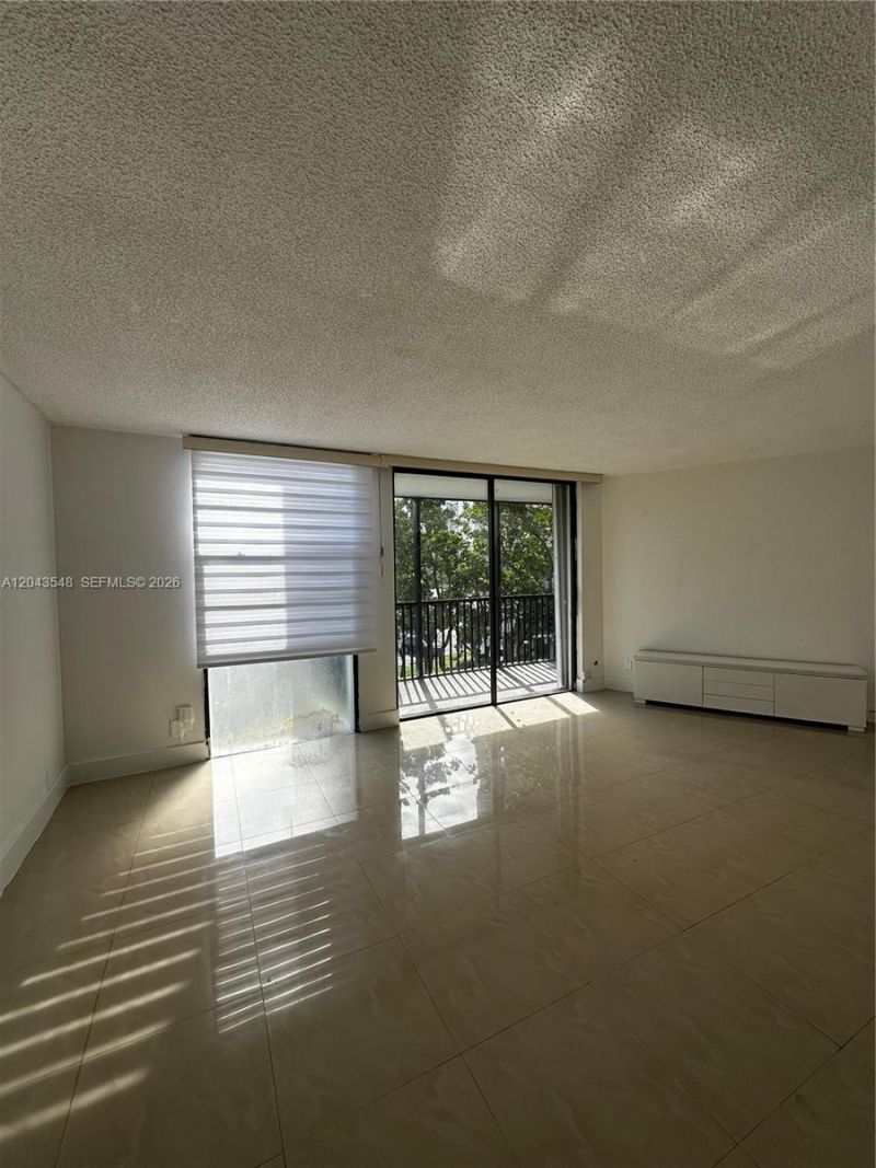 3475 N Country Club Dr , Unit 315, Aventura, FL 33180 Photo