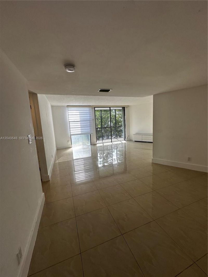 3475 N Country Club Dr , Unit 315, Aventura, FL 33180 Photo