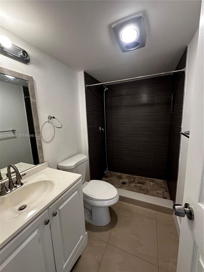 3475 N Country Club Dr , Unit 315, Aventura, FL 33180 Photo
