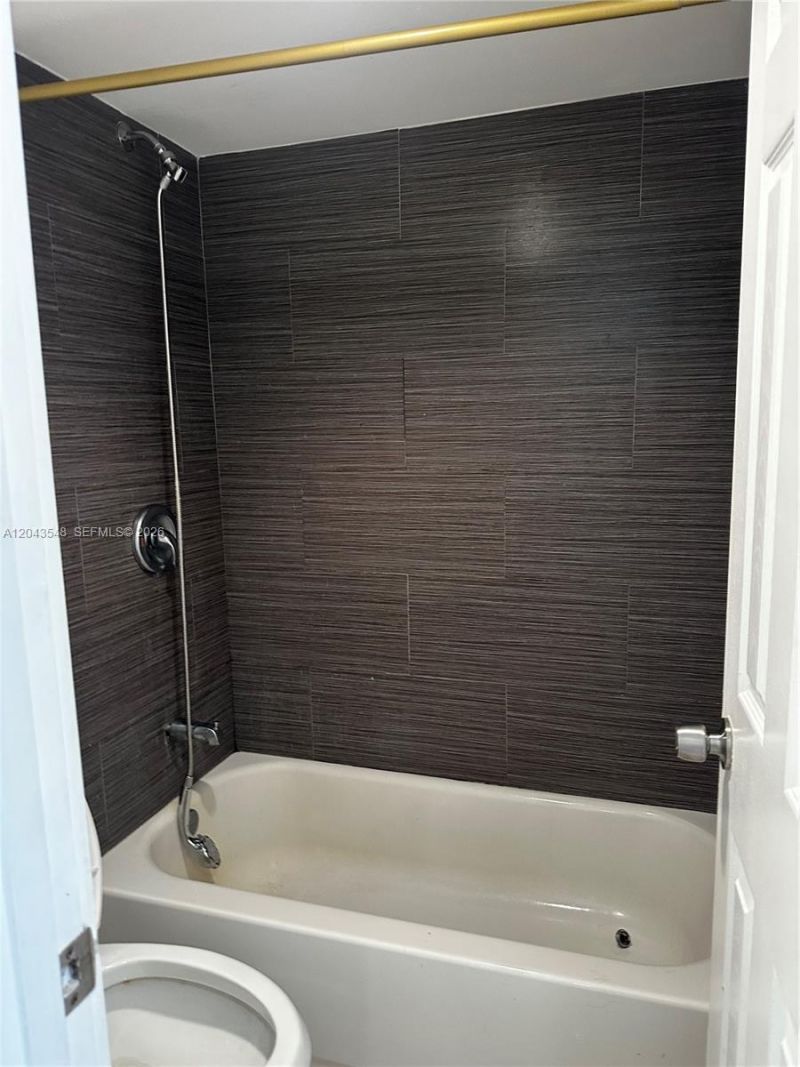 3475 N Country Club Dr , Unit 315, Aventura, FL 33180 Photo