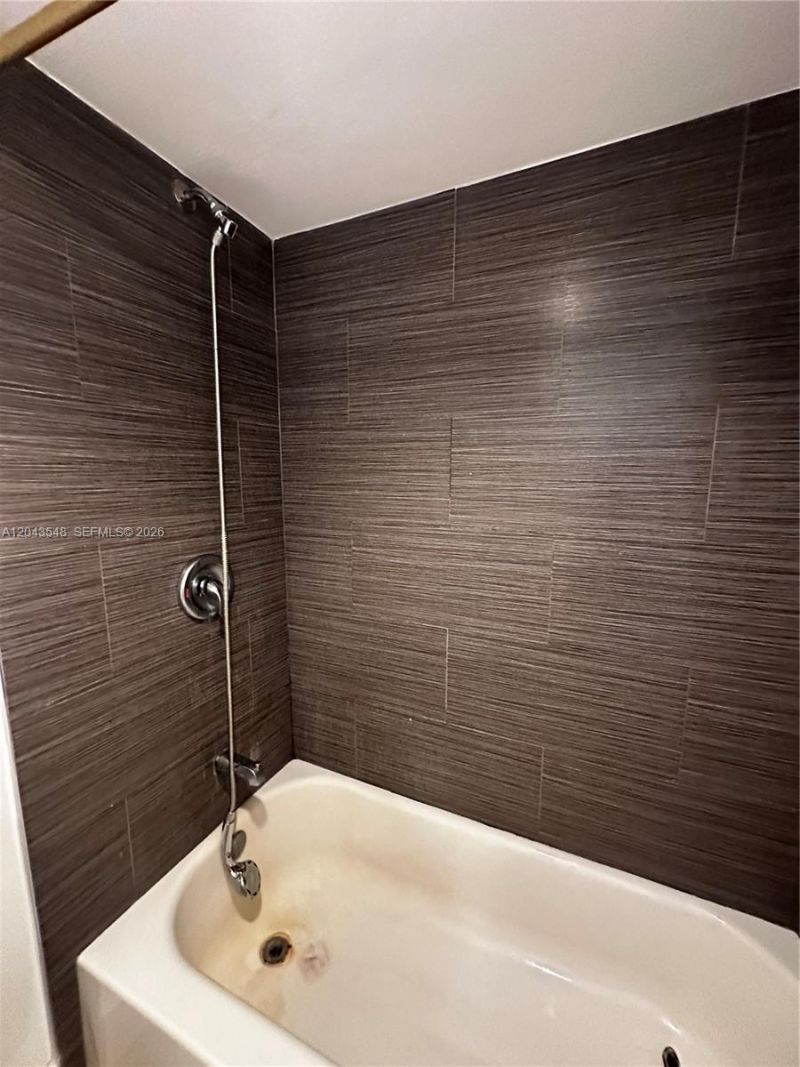 3475 N Country Club Dr , Unit 315, Aventura, FL 33180 Photo