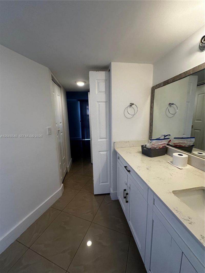 3475 N Country Club Dr , Unit 315, Aventura, FL 33180 Photo