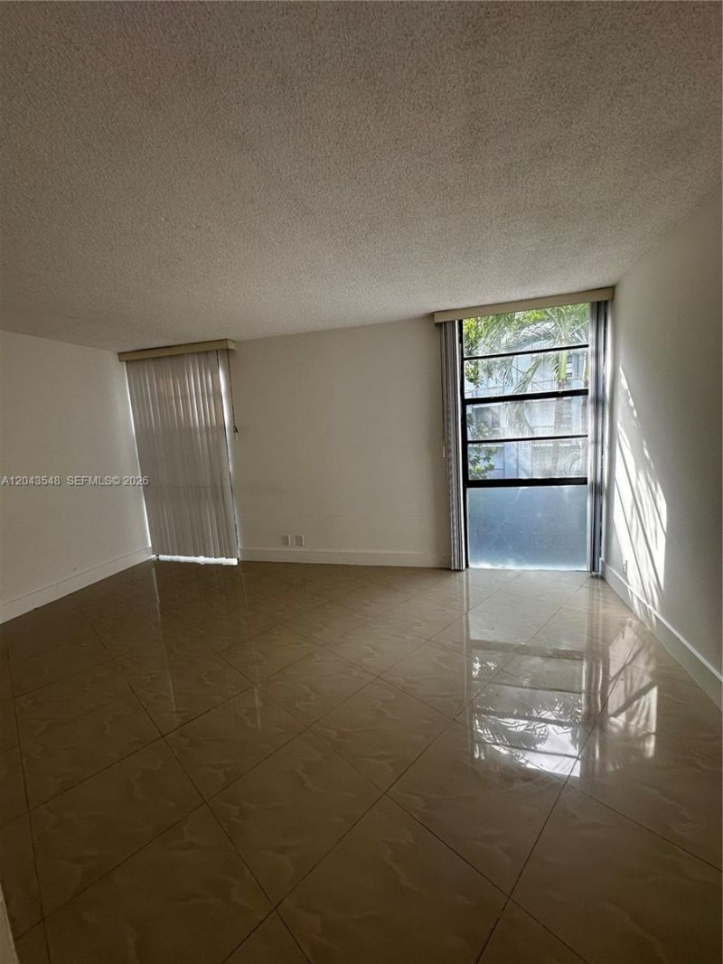 3475 N Country Club Dr , Unit 315, Aventura, FL 33180 Photo