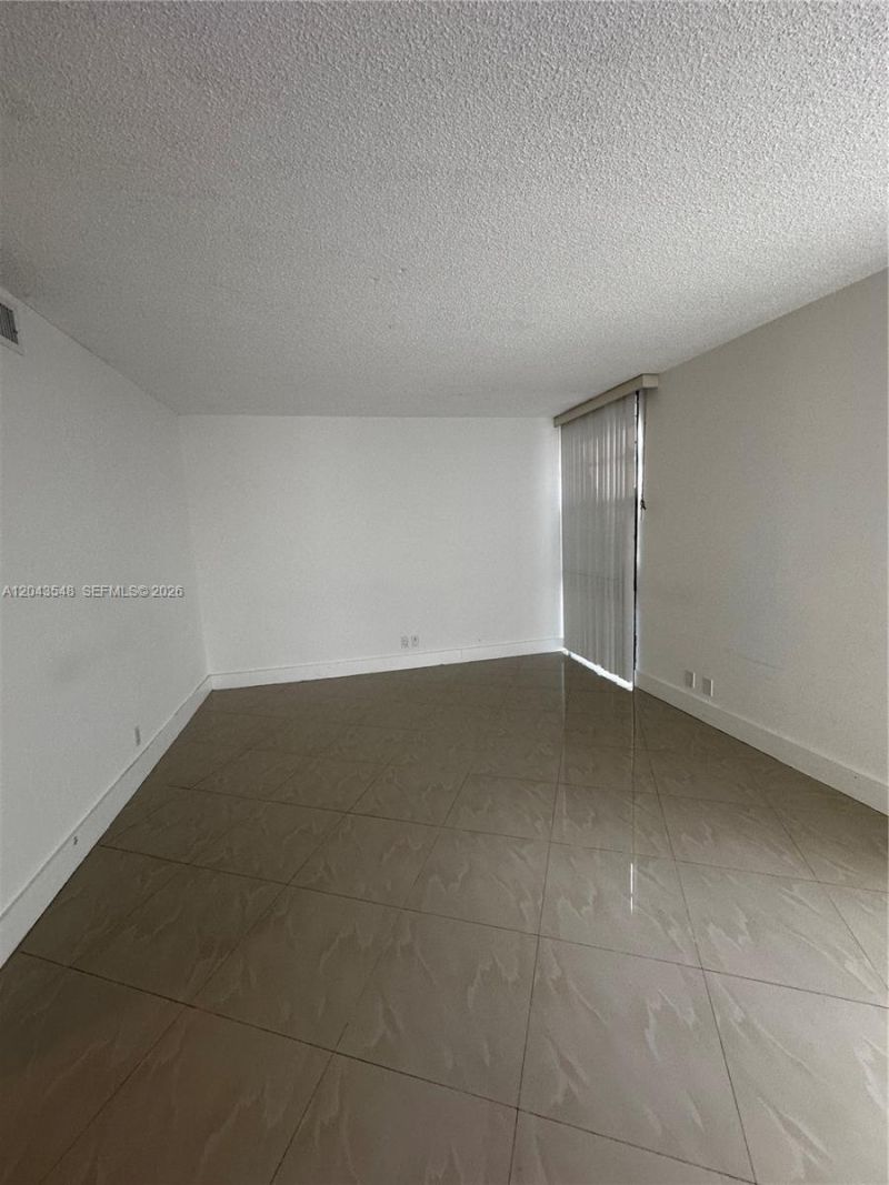 3475 N Country Club Dr , Unit 315, Aventura, FL 33180 Photo