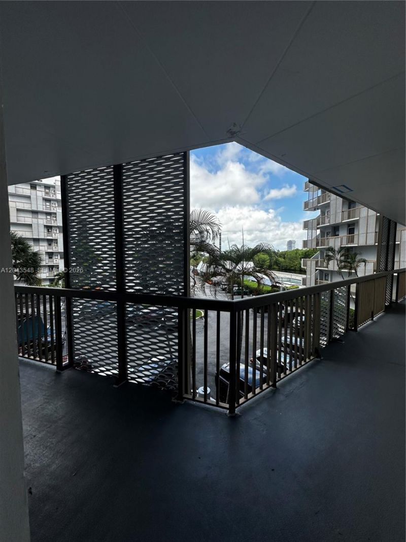 3475 N Country Club Dr , Unit 315, Aventura, FL 33180 Photo