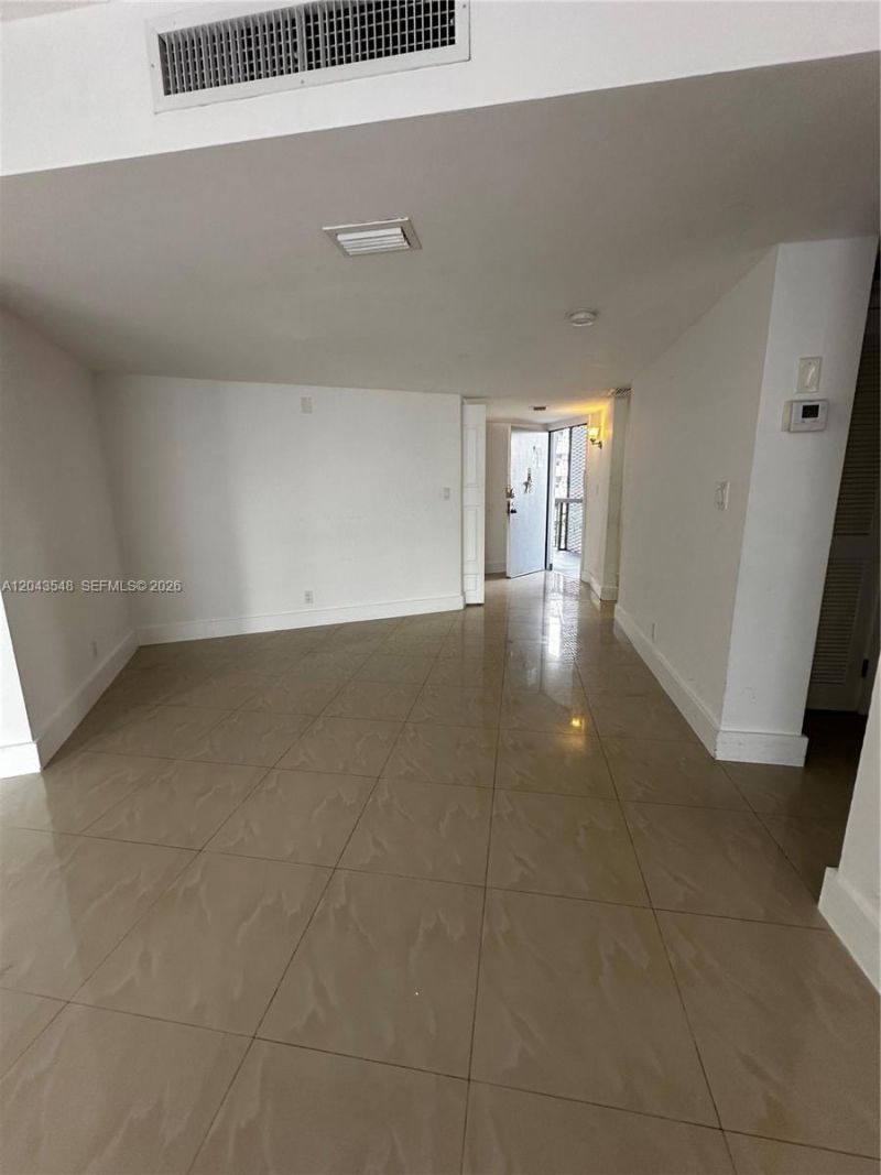 3475 N Country Club Dr , Unit 315, Aventura, FL 33180 Photo