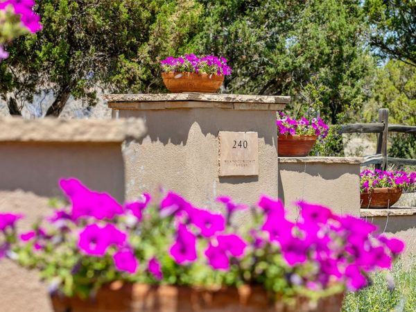 240 Headquarters Trail, Santa Fe, NM 87506