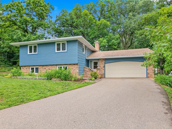 5915 Hidden Oaks Circle SE, Prior Lake, MN 55372
