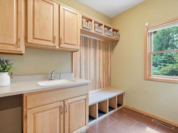 987 Parkview Lane, Hudson, WI 54016