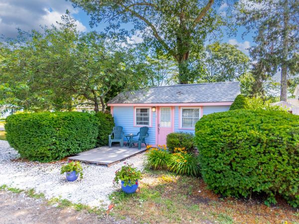 9 Bells Neck Road, Unit APT 5, West Harwich, MA 02671