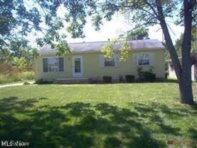 576 E Vermont Avenue, Sebring, OH 44672 Photo 1