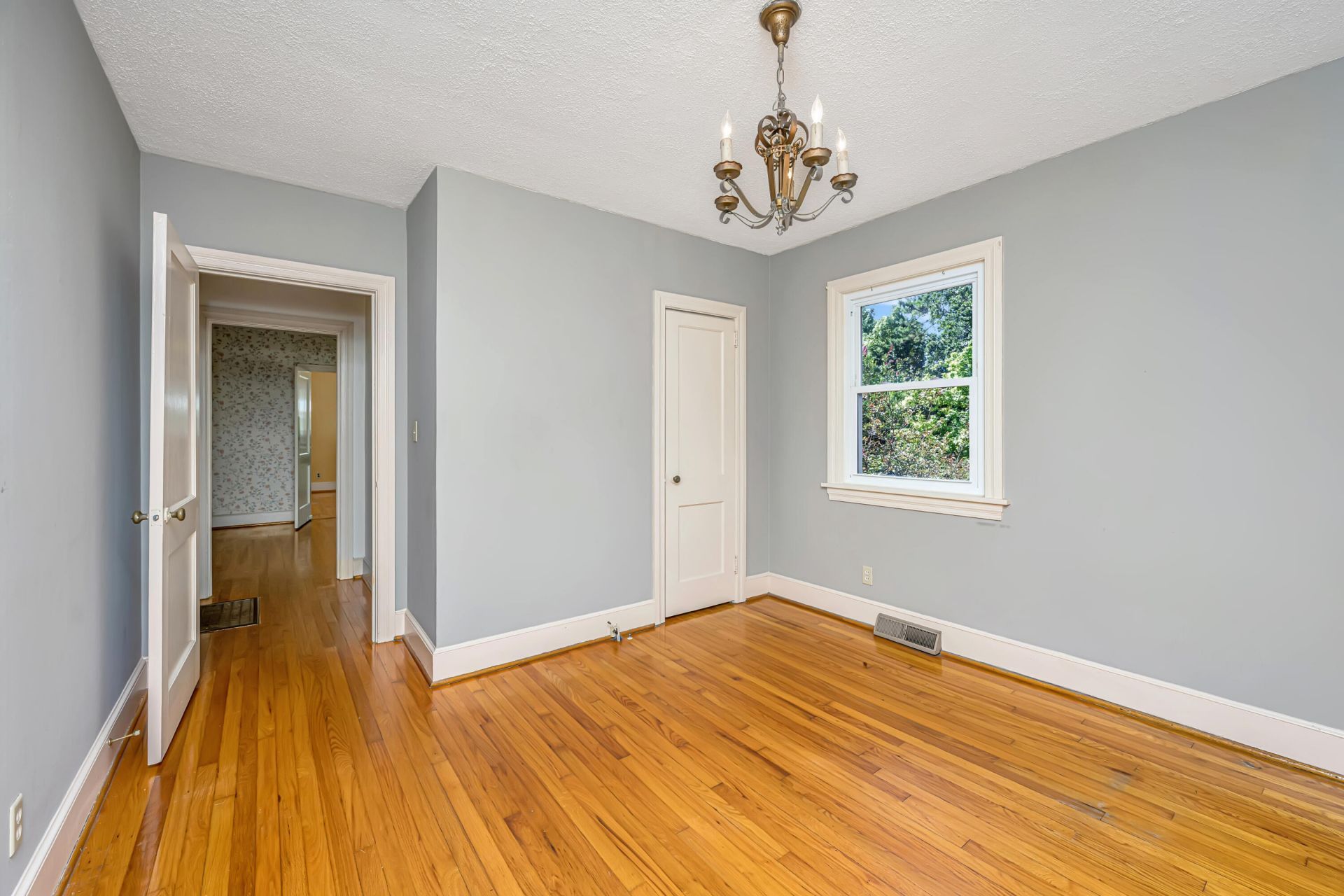 279 Hawthorne Street Photo 14