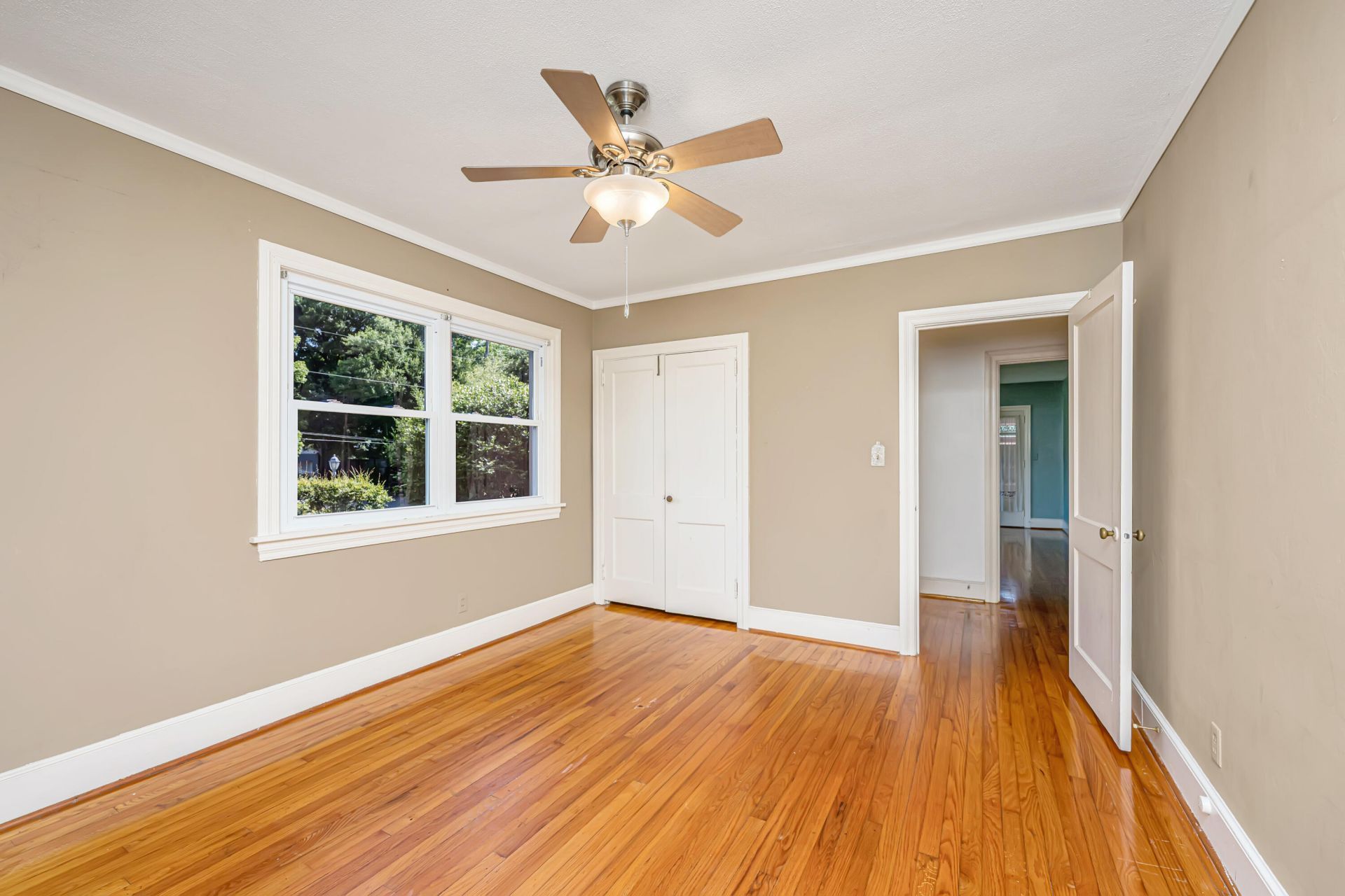 279 Hawthorne Street Photo 15