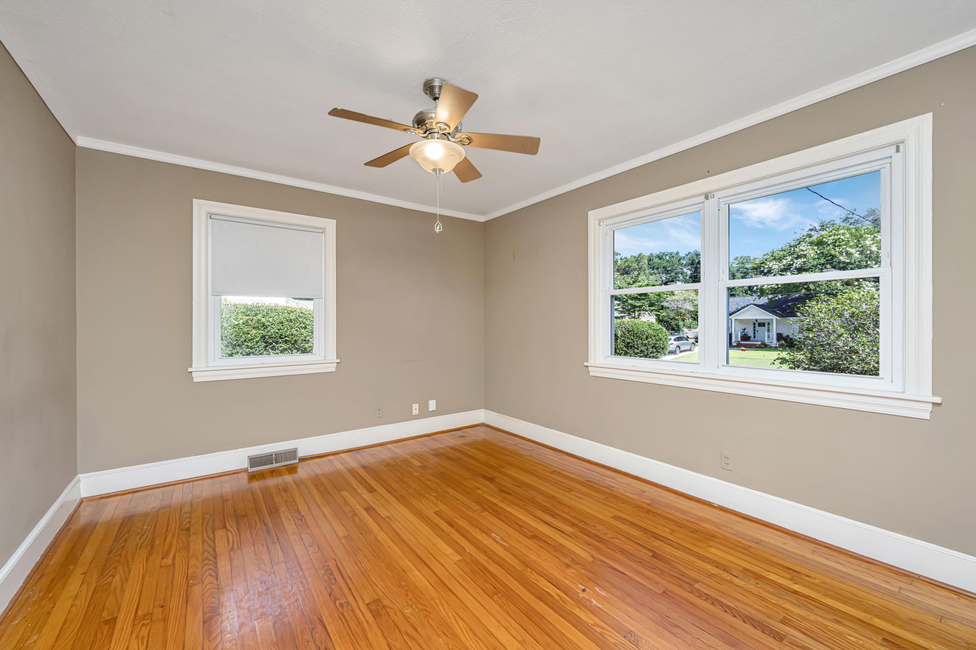 279 Hawthorne Street Photo 16