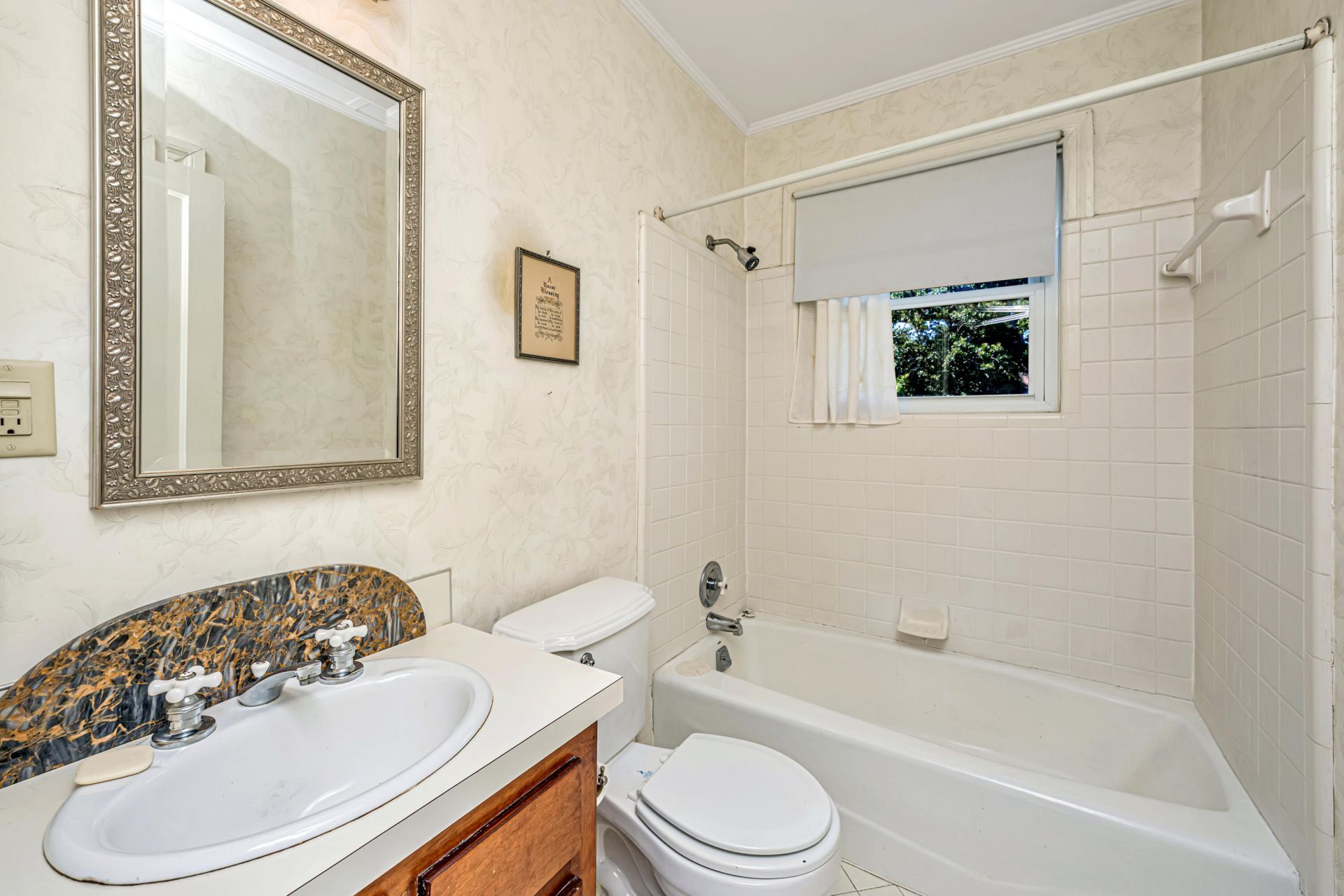 279 Hawthorne Street Photo 17