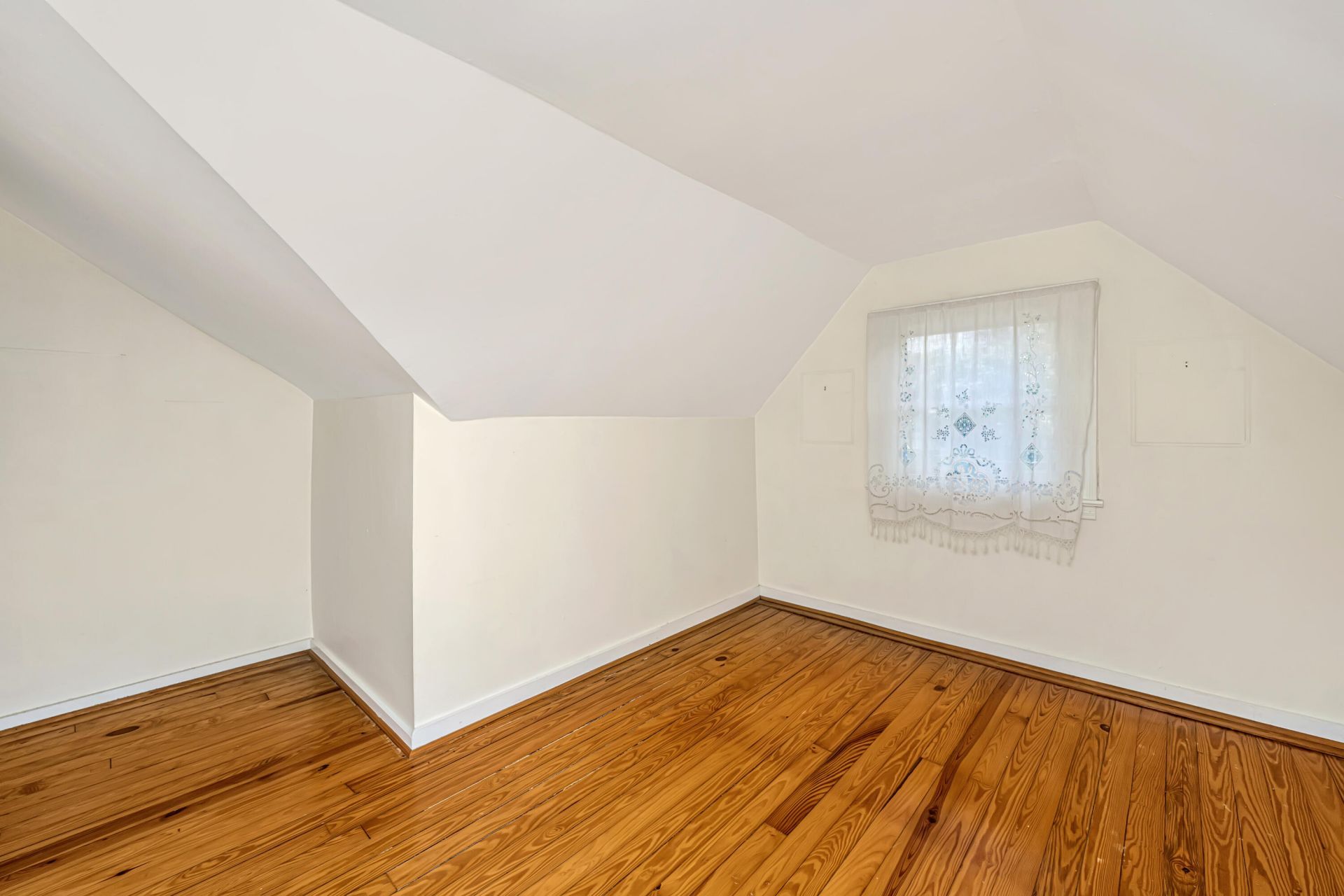 279 Hawthorne Street Photo 20