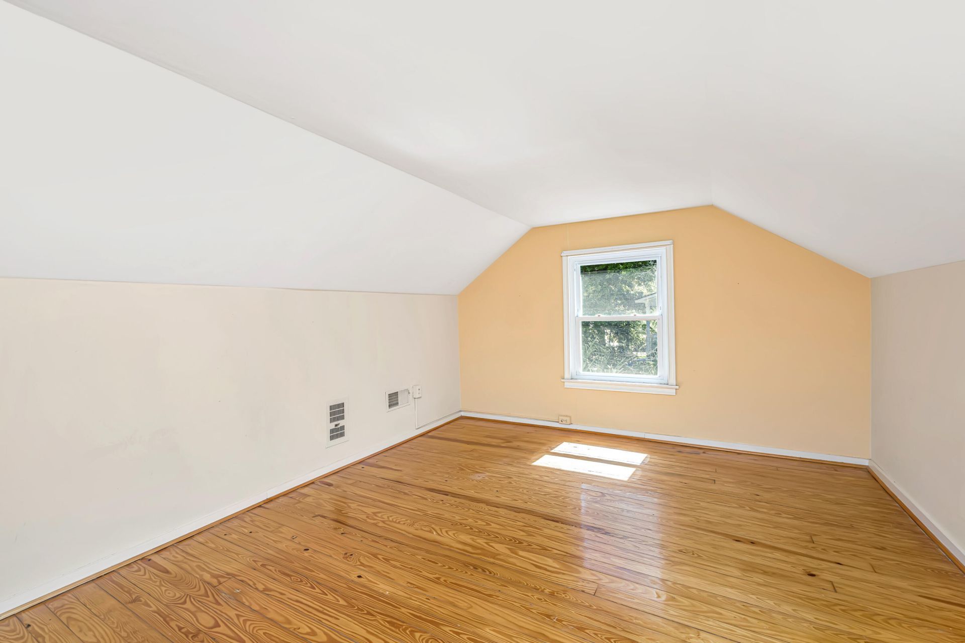 279 Hawthorne Street Photo 23