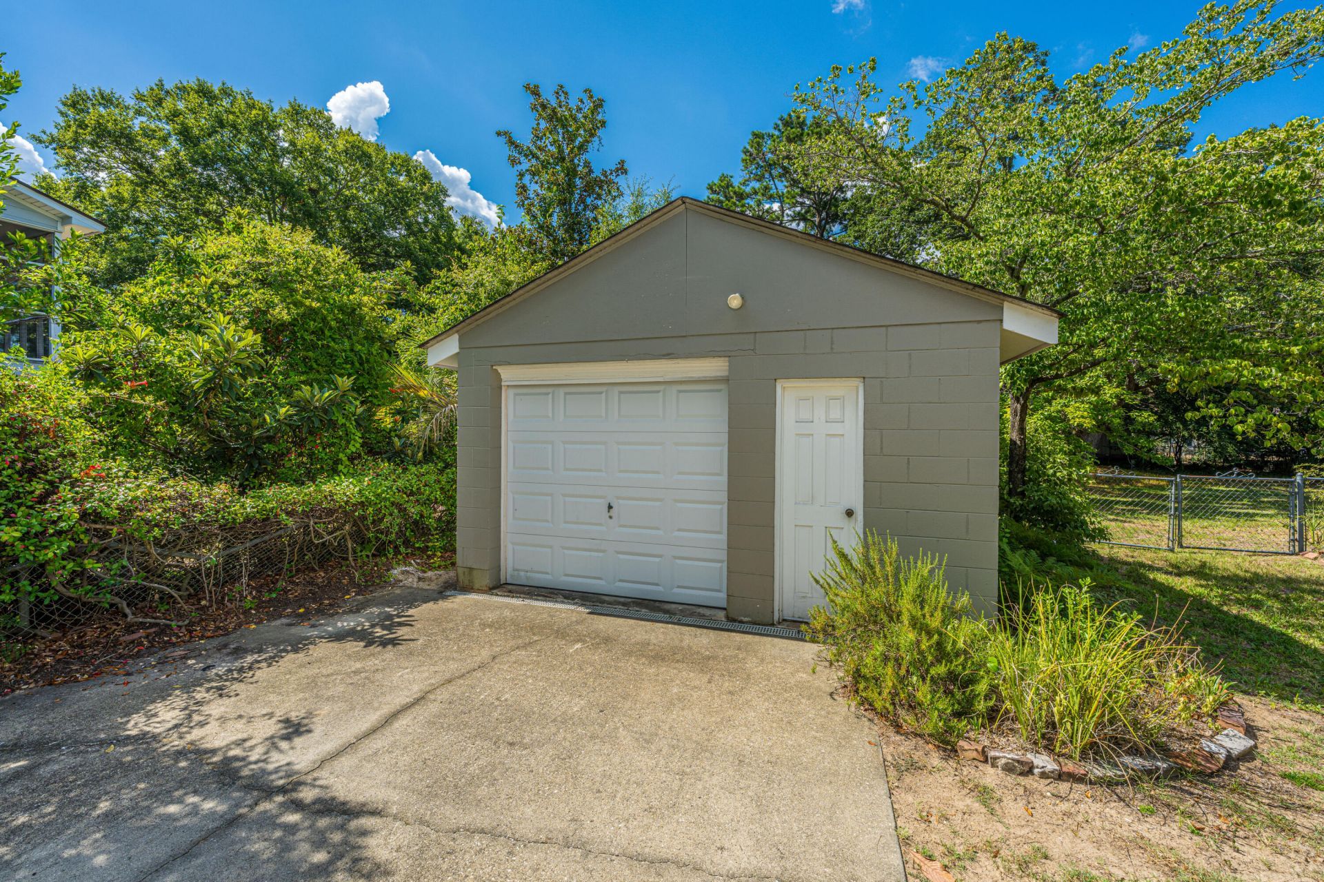 279 Hawthorne Street Photo 30