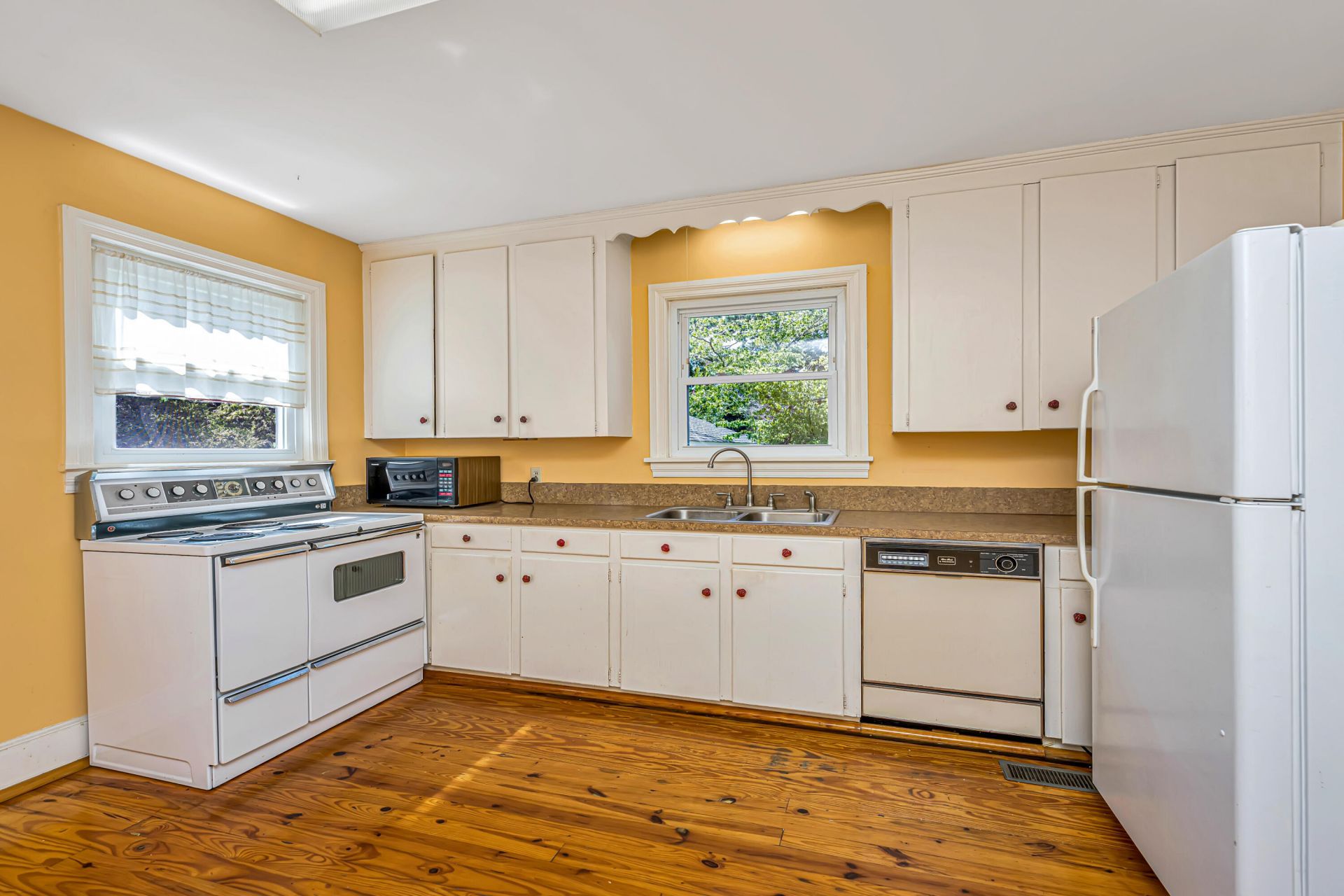 279 Hawthorne Street Photo 6