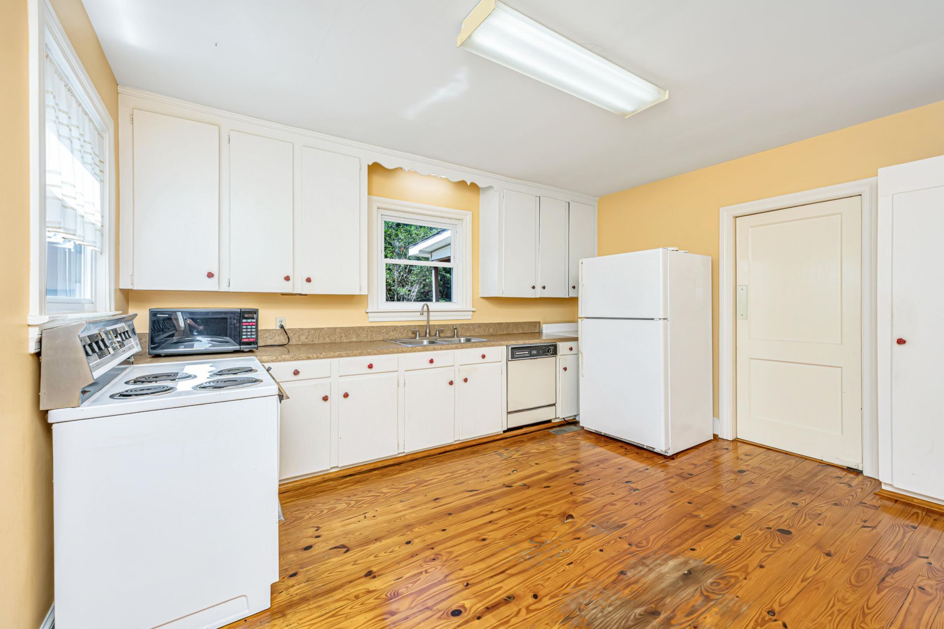 279 Hawthorne Street Photo 7