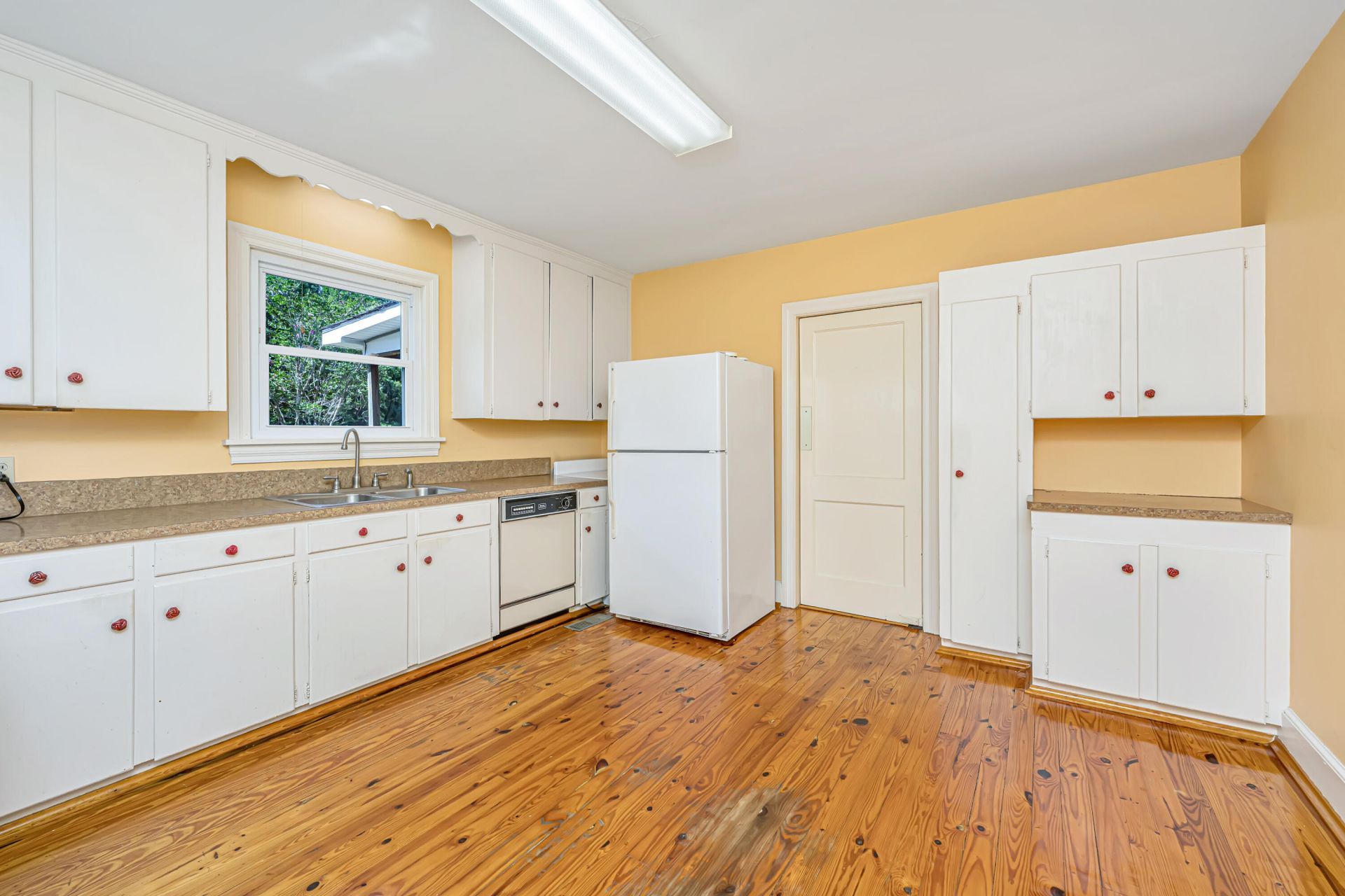 279 Hawthorne Street Photo 8