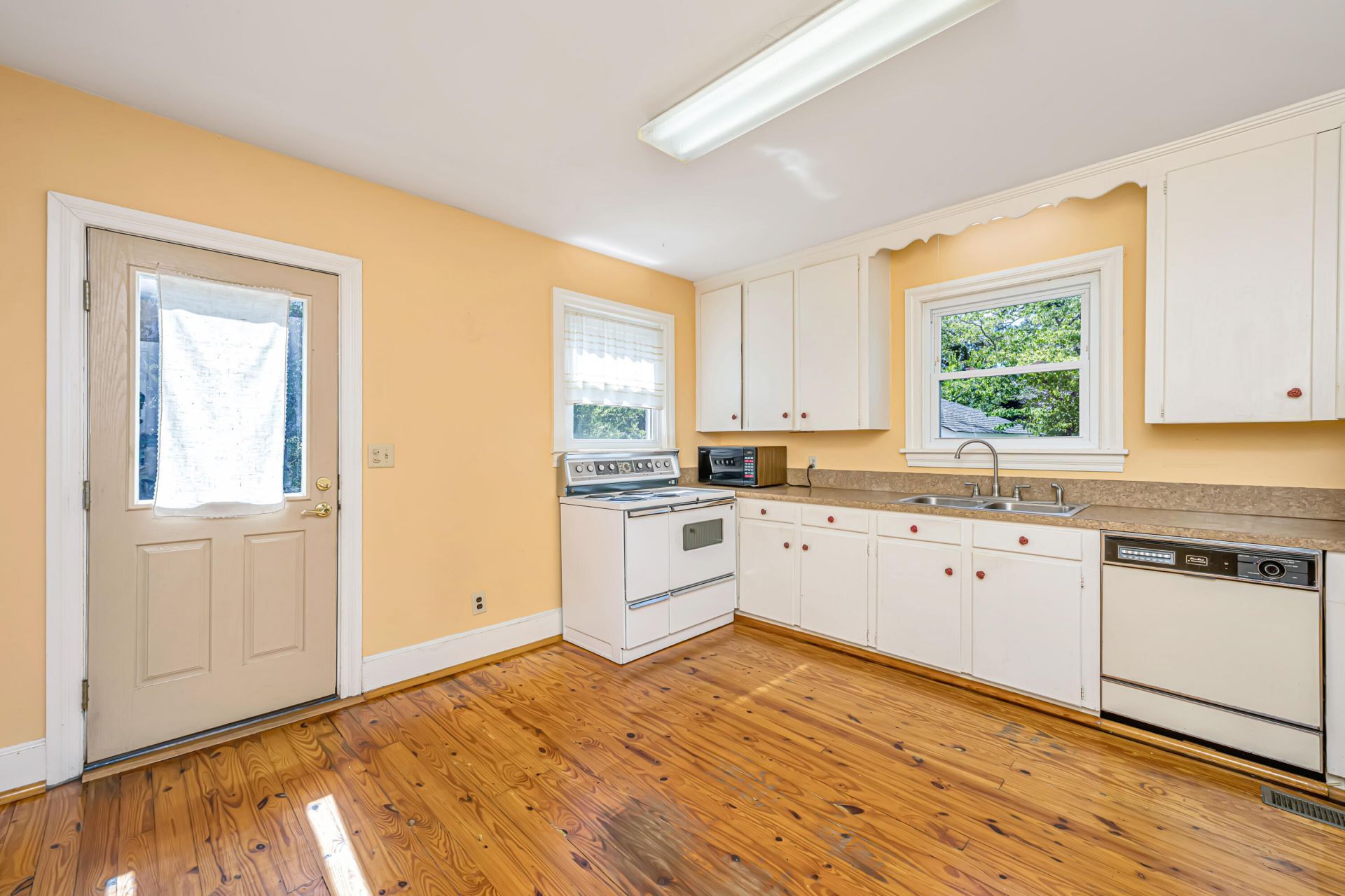 279 Hawthorne Street Photo 9