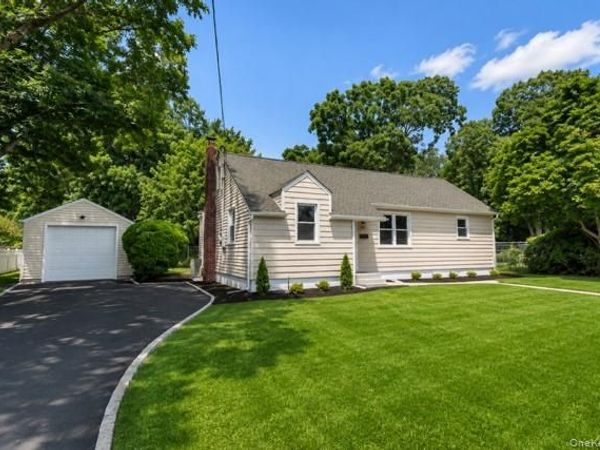 1340 Manor Lane , Bay Shore, NY 11706